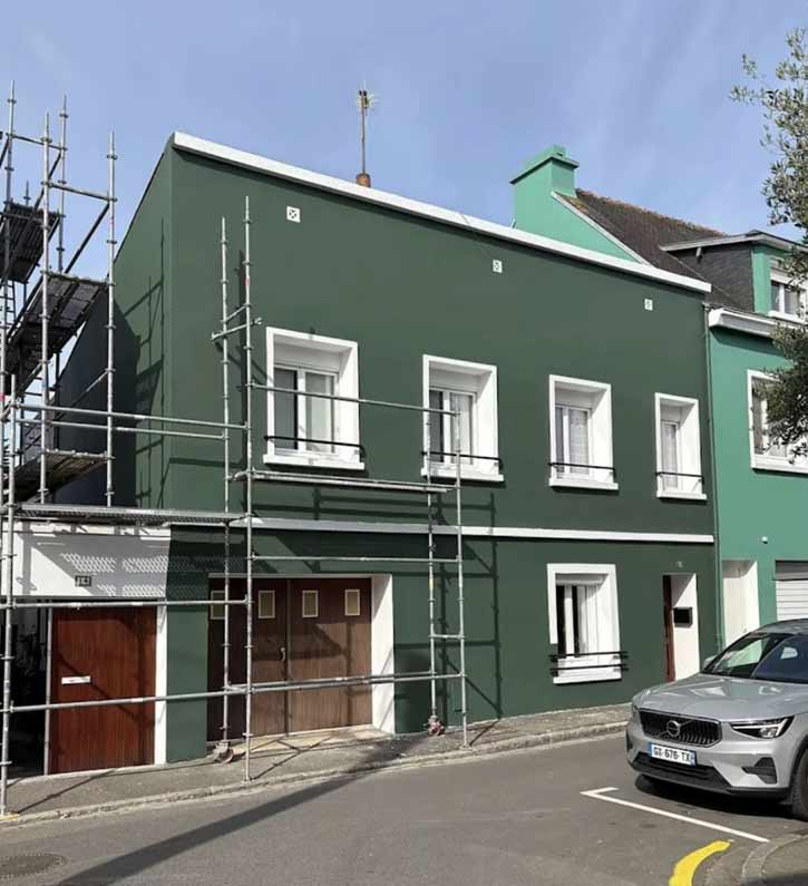 Ravalement de façade - Prolieballe Couvreur 72 : Peintre dans la Sarthe (72) : Nettoyage, traitement anti-mousse, ravalement peinture façade. Imperméabilisation façade. Intervention dans toute la SARTHE (72)